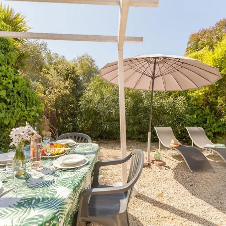 L'auguiere Ouest, Maisonnette Au Coeur Du Vignoble Proche De La Et Des Sentiers Cotiers Hyères
