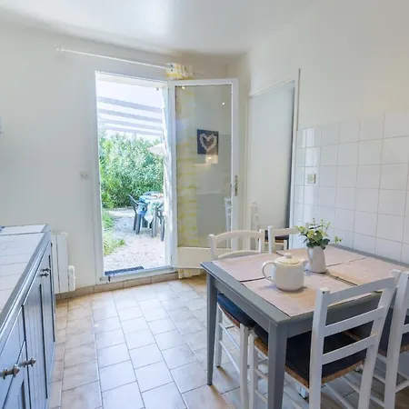 L'auguiere Ouest, Maisonnette Au Coeur Du Vignoble Proche De La Et Des Sentiers Cotiers Vakantiehuis