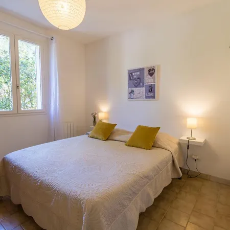 Semesterbostad L'auguiere Ouest, Maisonnette Au Coeur Du Vignoble Proche De La Et Des Sentiers Cotiers *