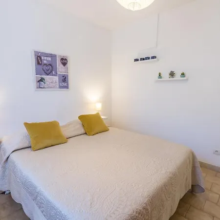 Vakantiehuis L'auguiere Ouest, Maisonnette Au Coeur Du Vignoble Proche De La Et Des Sentiers Cotiers *