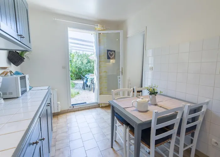 L'auguiere Ouest, Maisonnette Au Coeur Du Vignoble Proche De La Et Des Sentiers Cotiers Semesterbostad