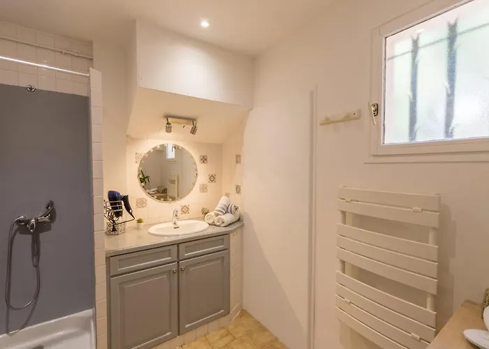 Semesterbostad L'auguiere Ouest, Maisonnette Au Coeur Du Vignoble Proche De La Et Des Sentiers Cotiers *