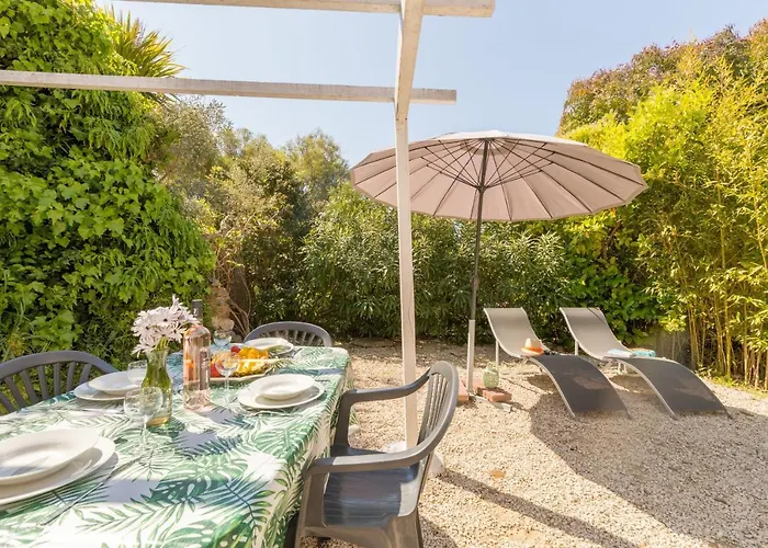 L'auguière Ouest, Maisonnette Au Cœur Du Vignoble Proche De La Et Des Sentiers Côtiers Hyères