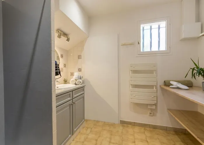 L'auguière Ouest, Maisonnette Au Cœur Du Vignoble Proche De La Et Des Sentiers Côtiers * Hyères